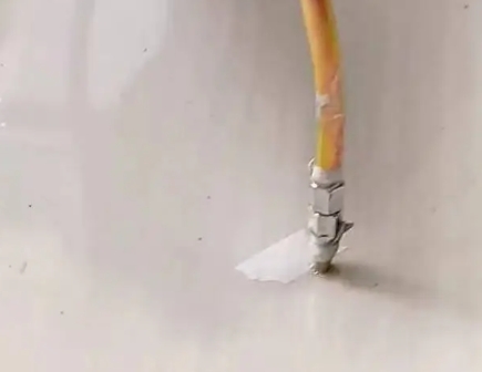 铜仁市瓷砖空鼓维修公司专业解答在瓷砖铺贴过程中，如果使用的砂料过粗（如全部使用了粗砂），可能会导致以下问题