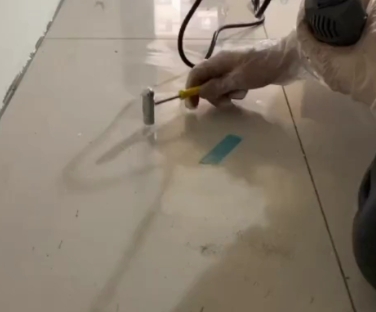 铜仁市瓷砖开裂维修公司专业分享瓷砖在铺贴前如果没有沥干水分，将会导致以下问题